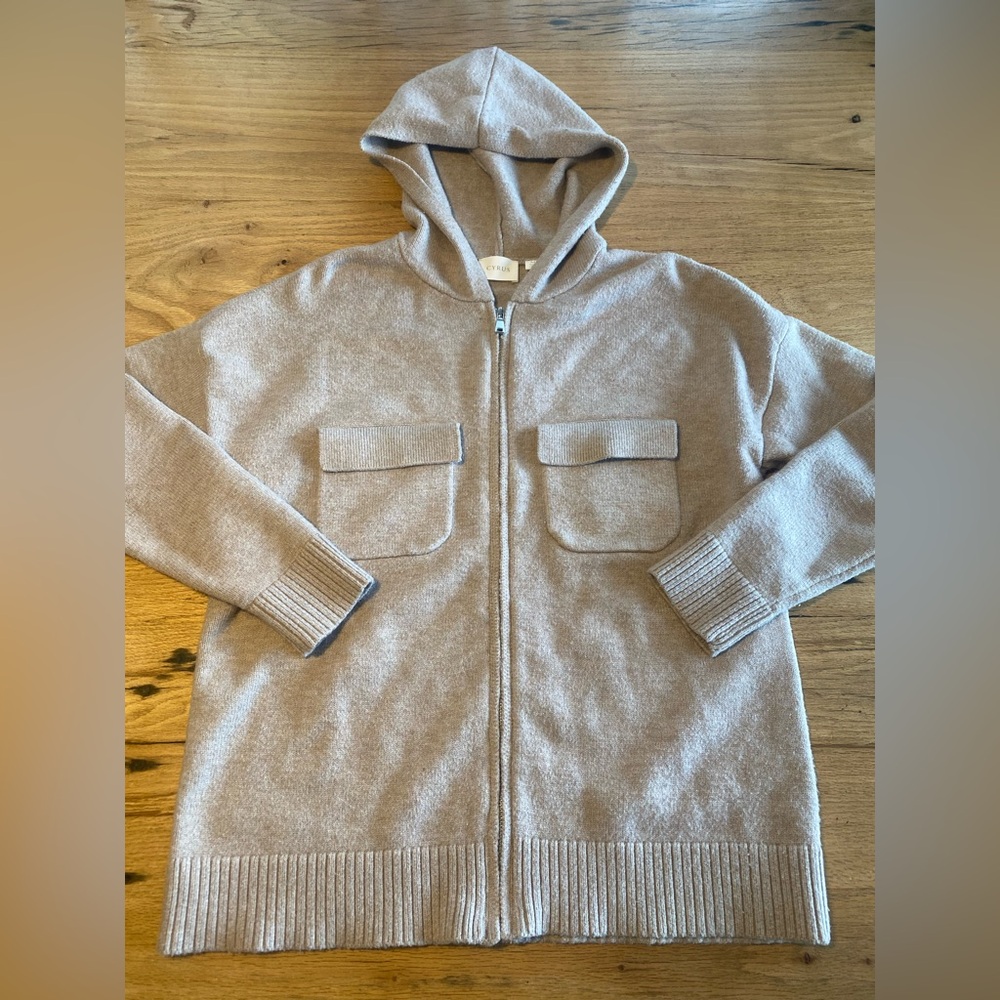 Cyrus Hooded Full Zip Breast Pocket Sweater‎ Cream Women’s Medium Preloved